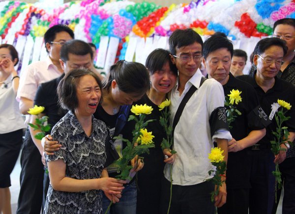 汶川地震 最牛校长 遗体告别仪式举行