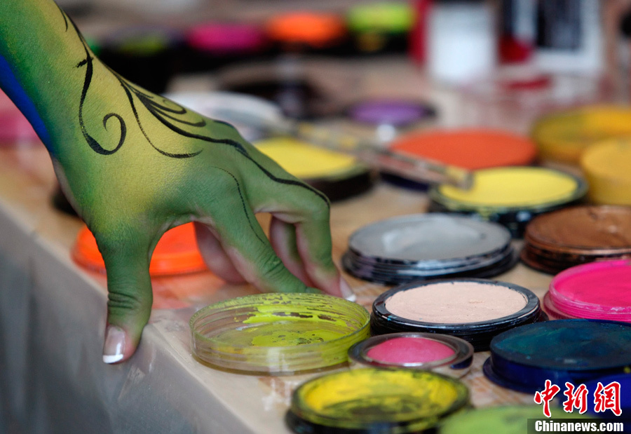 裸体<em>模特</em>在<em>世界人体</em>彩绘节上惊艳登场 - 新闻中