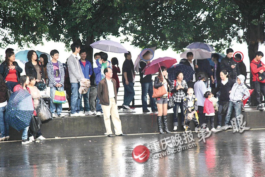 重庆集约反扒抓获529人便衣女特警增援