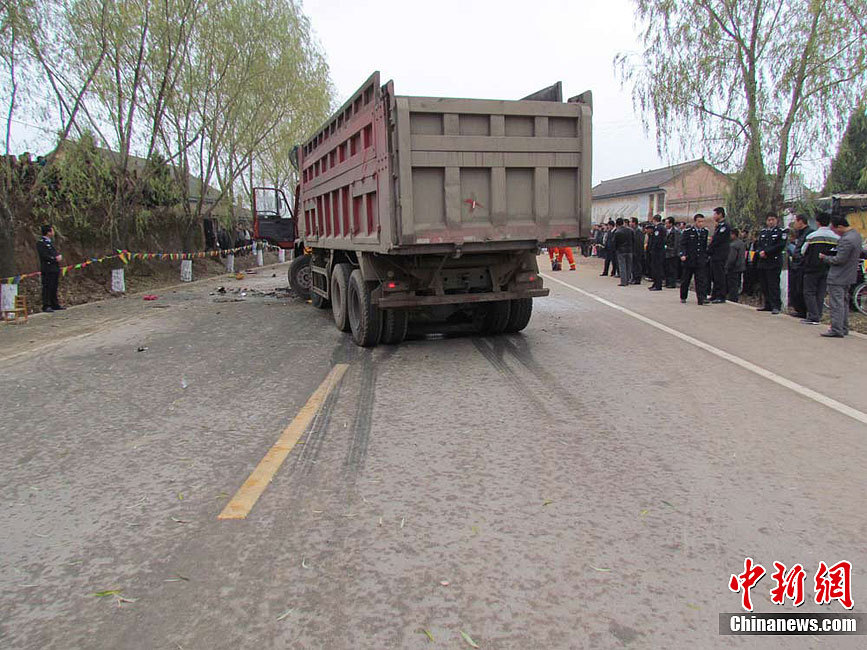 榆林有多少人口_今天下午榆林南门口附近两商铺着火围观数百人(2)