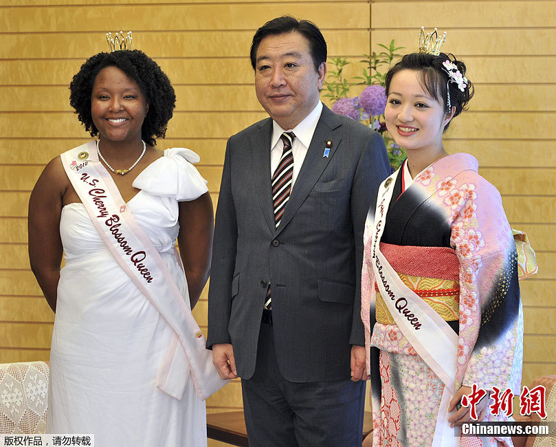 安倍会见美日两国樱花女王 收到川普亲笔信(组图)