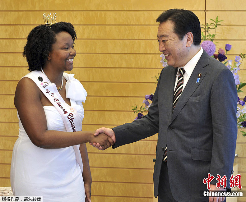 安倍会见美日两国樱花女王 收到川普亲笔信(组图)