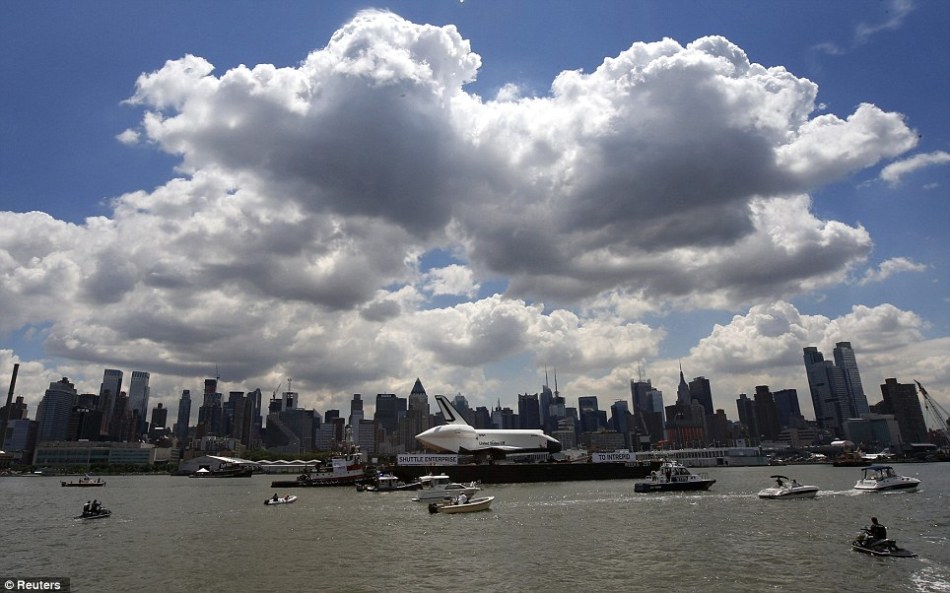 美国企业号航天飞机落户航空母舰 - 新闻中心