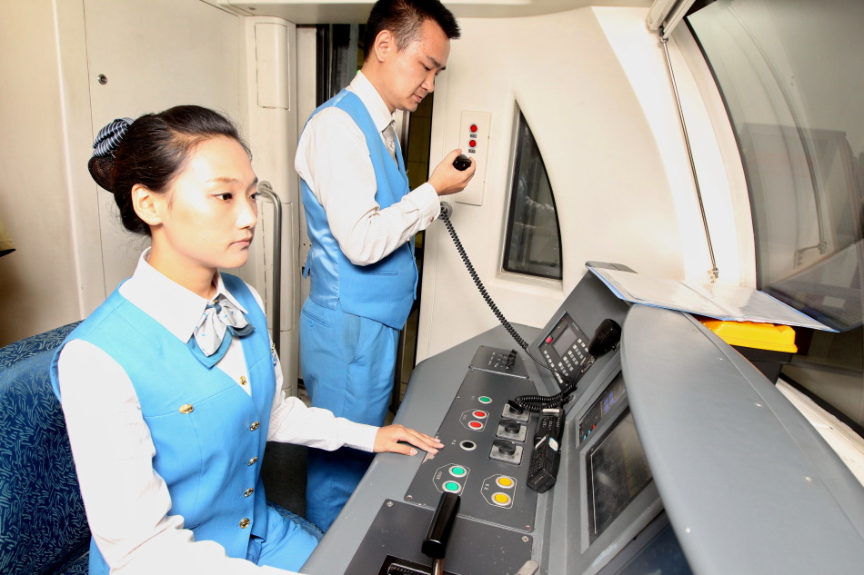 教育改革微博采访团走进四川 - 新闻中心 - 佛山