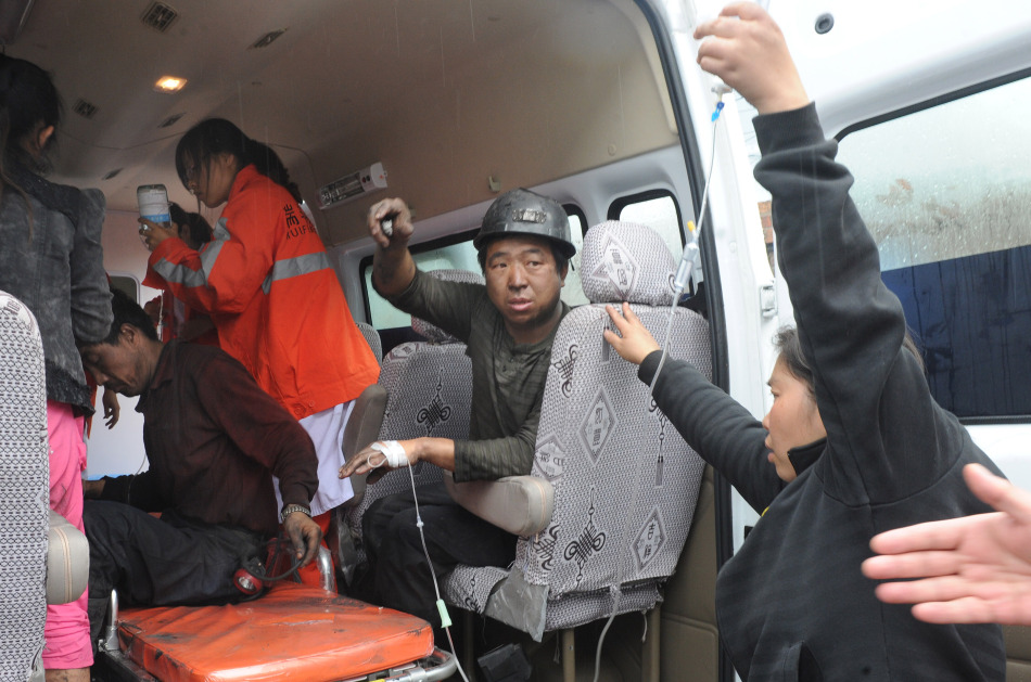 陕西府谷瑞丰煤矿冒顶事故已有15人获救