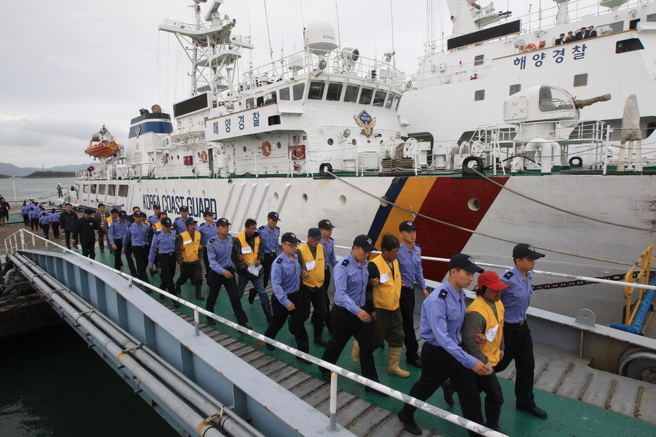 韩国海警逮捕中国渔民扣留渔船