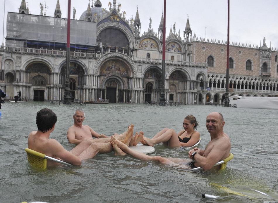 威尼斯遭遇洪水泛滥圣马可广场再次被淹