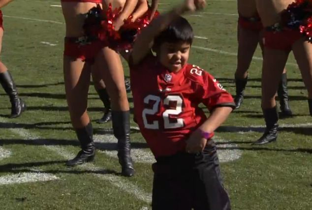 跳舞模仿动作 2841_217140_905691.jpg