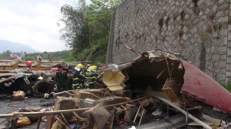 高清图:厦蓉高速发生重大交通事故已致11死