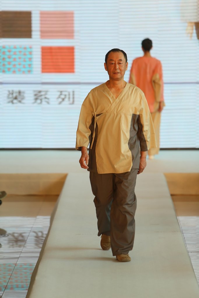 人口办制服_漳平市工商局举行新式制服换装仪式(2)