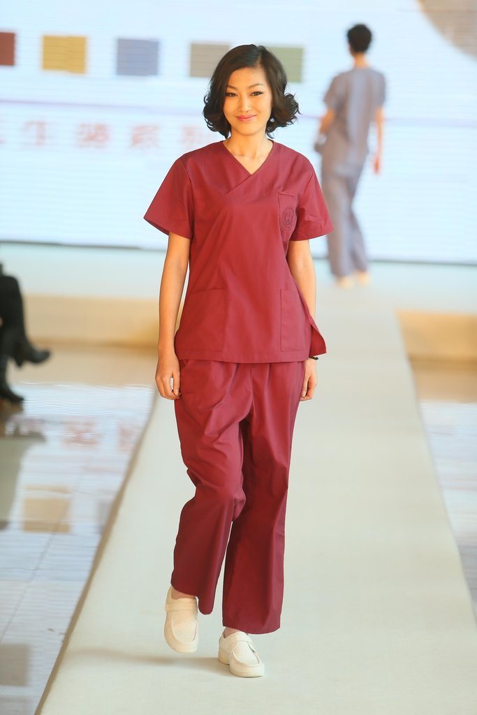 人口办制服_漳平市工商局举行新式制服换装仪式
