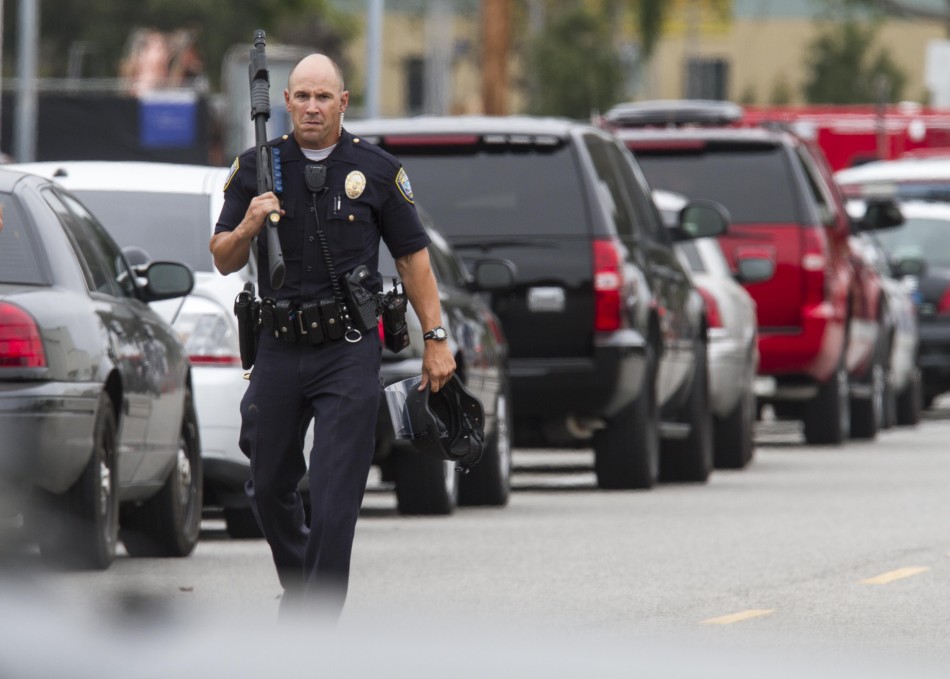 美国加州校园枪击案致6亡枪手被击毙 - 新闻中