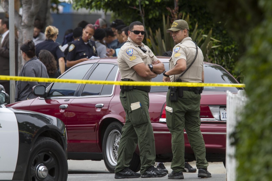 美国加州校园枪击案致6亡枪手被击毙 - 新闻中