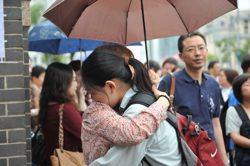 雨中什么的成语_雨中漫步图片