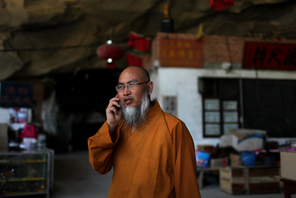 出家人口出_口出狂言图片