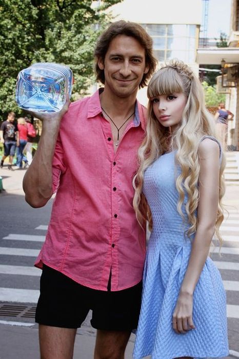 俄罗斯嫩模真人演绎芭比娃娃