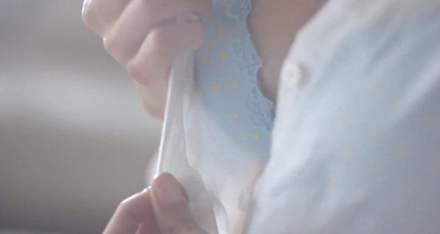 <em>泰国</em>内衣<em>广告</em>男模穿<em>胸罩</em>挤出乳沟