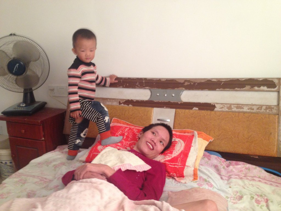 孕妇遇车祸成植物人产子 幼子嚼食反哺