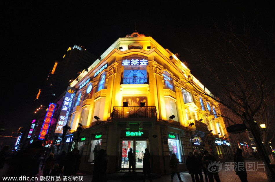 2014年1月14日,临近农历马年春节,拥有百年历史的中央大街节日...图片 173227 950x631