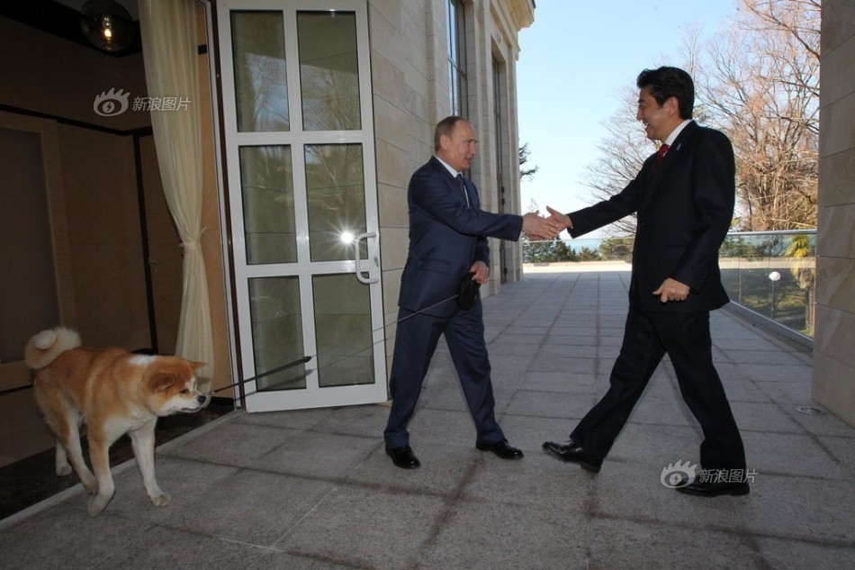 男生示好举动暗号 男友为何总发小弟照片