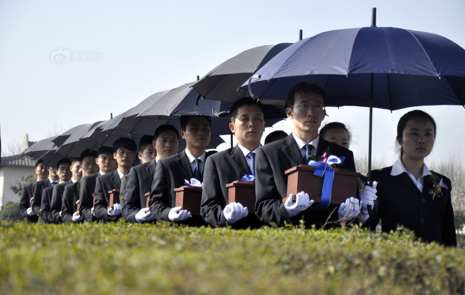 中国每年死亡人口_中国每年车祸死亡人数