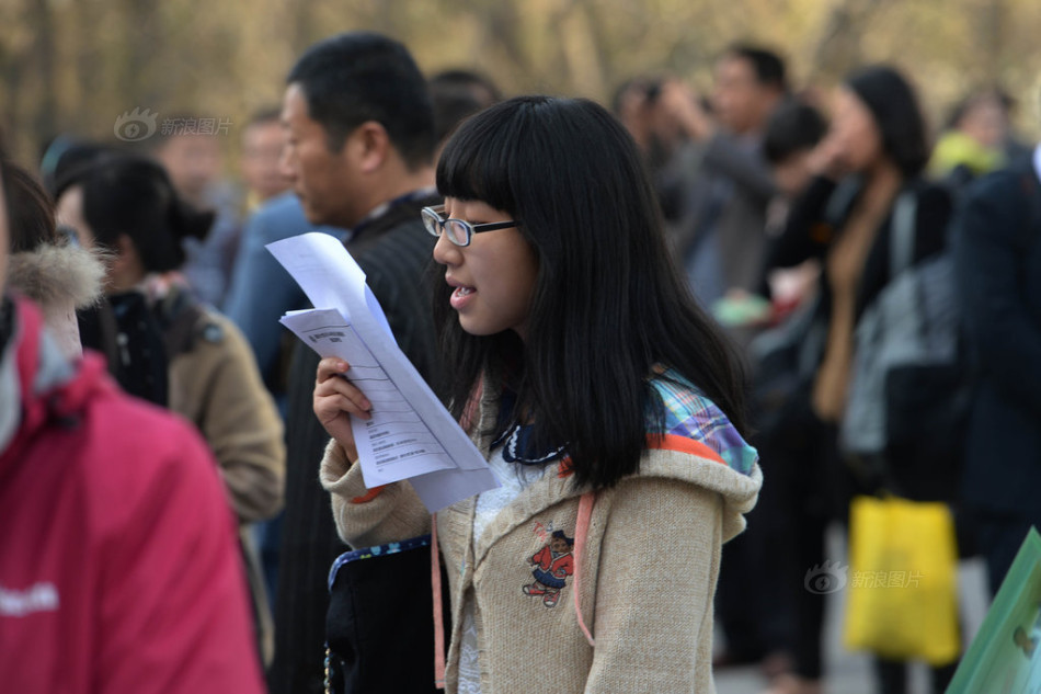 清华自主招生考试复试 必答题追问扶老人 -- 佛