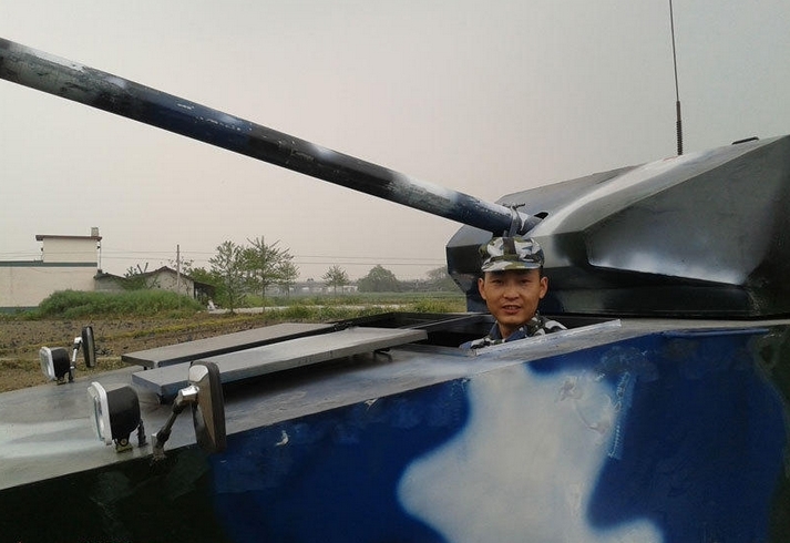 退伍军人为儿子造3吨重坦克 -- 佛山E家|佛山