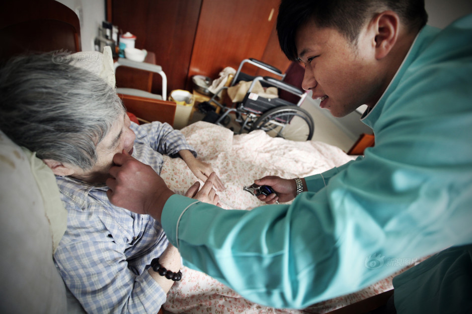 退伍特警进养老院做男护工 -- 佛山E家|佛山信息网|顺德信息网|第一综合信息门户网-FSEHOME.COM