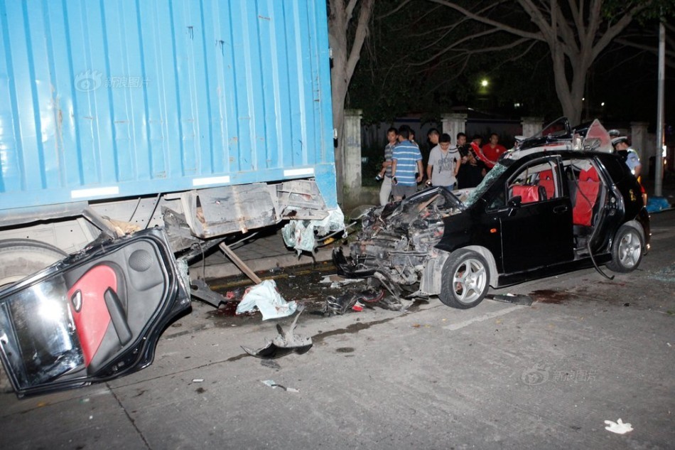 深圳5男1女酒吧出来遇车祸身亡 一人断头