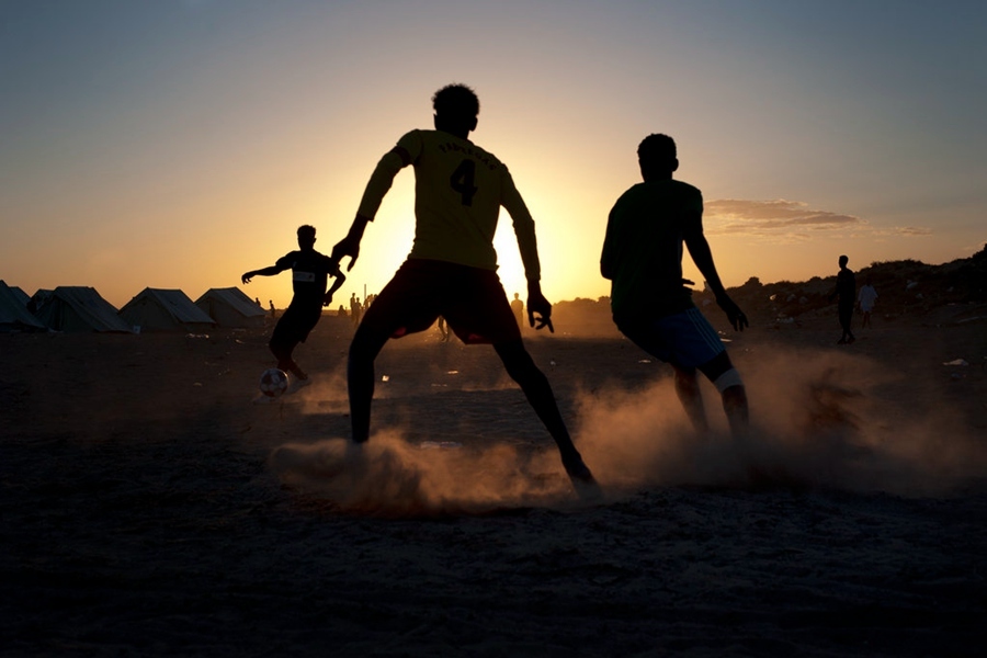 足球让战争走开 - 劲爆贴图 - 疯体网社区-球神竞