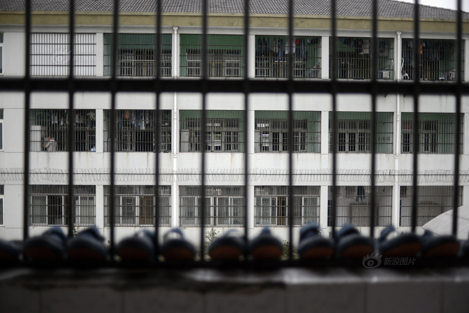 Pics of China prison system & Chinese felon Pakistan Defence