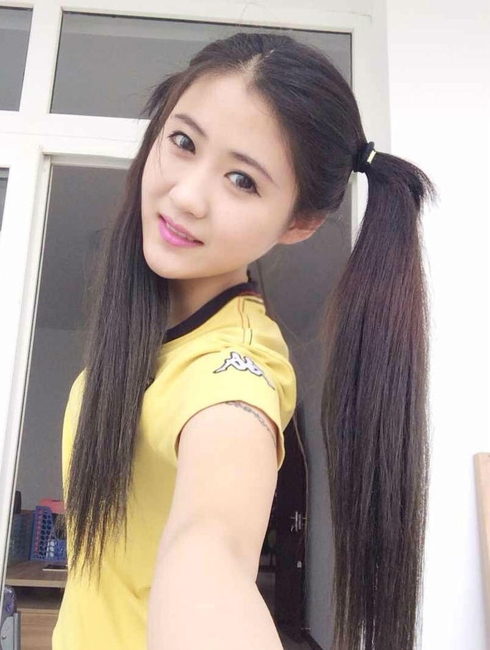 19岁小女孩图片