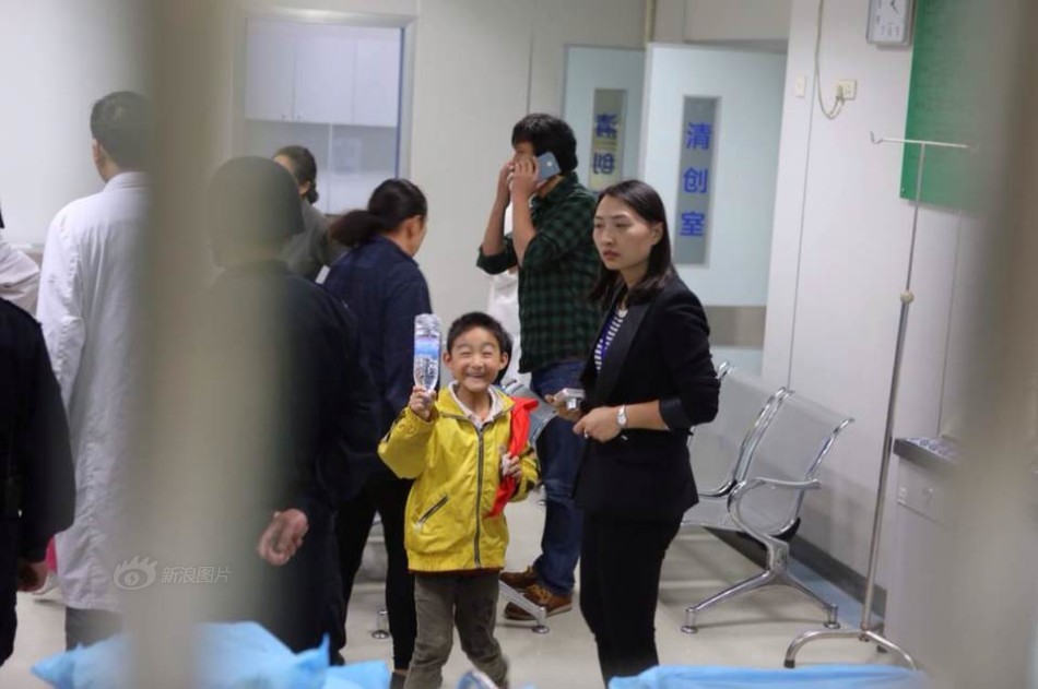 昆明明通小学发生踩踏事件