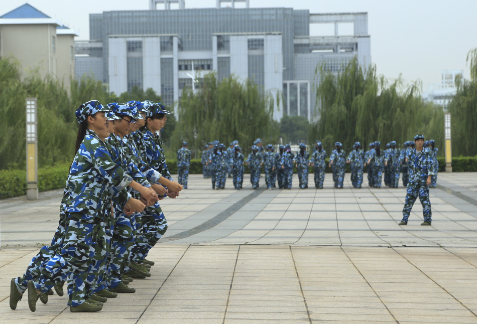 军训原地踏步包括齐步走和正步怎样与解放军进