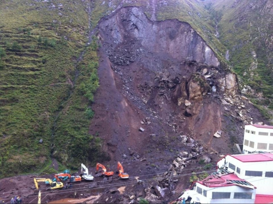 昆明东川突发山体滑坡9人被埋