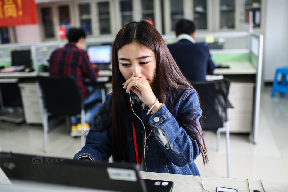 大学生兼职电商客服8小时说2万次亲