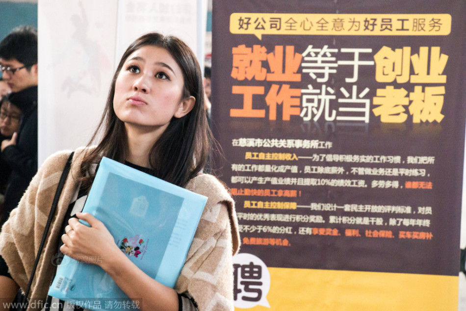 美女招聘_洗车场内的艳遇 奔放美女招人眼球