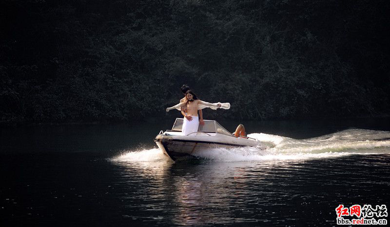 <em>情侣</em>在张家界景区拍裸体婚纱照,<em>情侣</em>在张家界