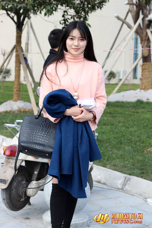 四川一大波美女学生参加艺考 不乏颜值很高的萌妹子