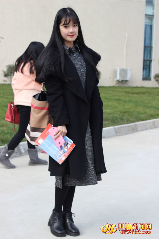 四川一大波美女学生参加艺考 不乏颜值很高的萌妹子