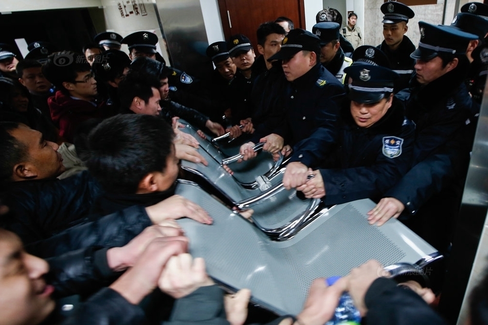 上海外滩踩踏事故:所有伤者都被送往医院紧急治疗 瑞雨工程信息网