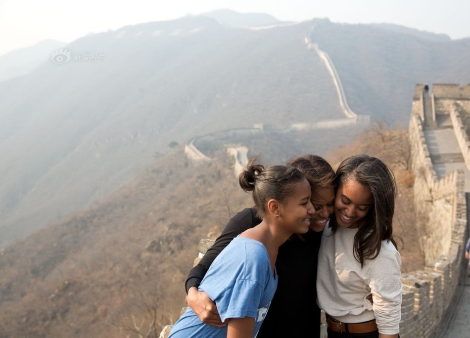 白宫网站公布2014年度照片 奥巴马打苍蝇
