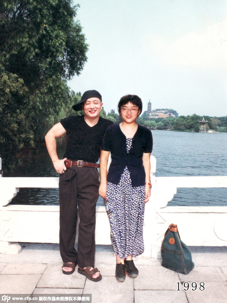 <em>父女</em>连续35年<em>同</em>地点拍照留影,<em>父女</em>连续35年<em>同</em>