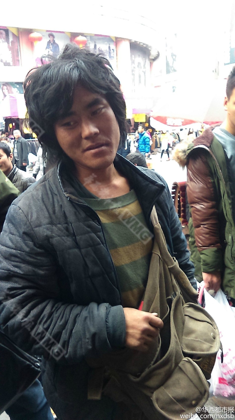 乞丐酷似明星彭于晏遭围观_高清图集_新浪网