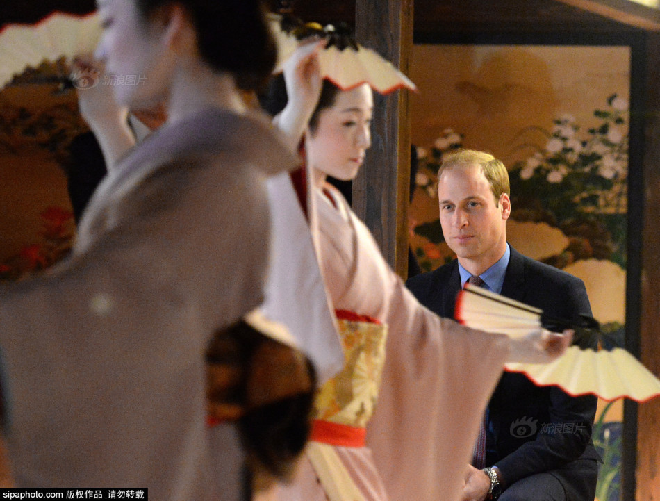 威廉王子访日穿武士服