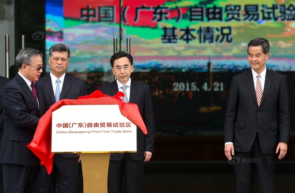 阿迪达斯清风系列