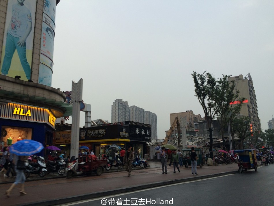 老楼拆迁按人口分房子吗_卡通房子图片