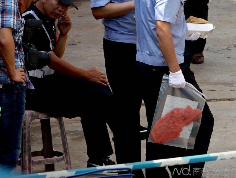 深圳布吉富民市场男子持刀当街砍人 致1死12伤