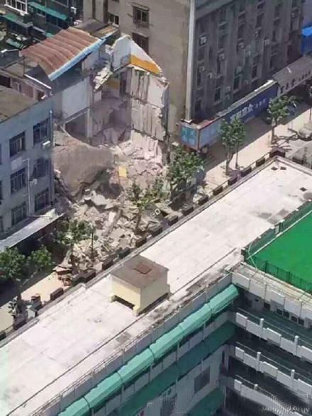 人口坍塌_三峡晚报