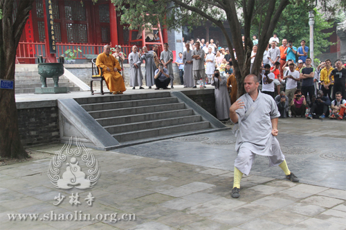  释永信 少林寺检阅外国 弟子 